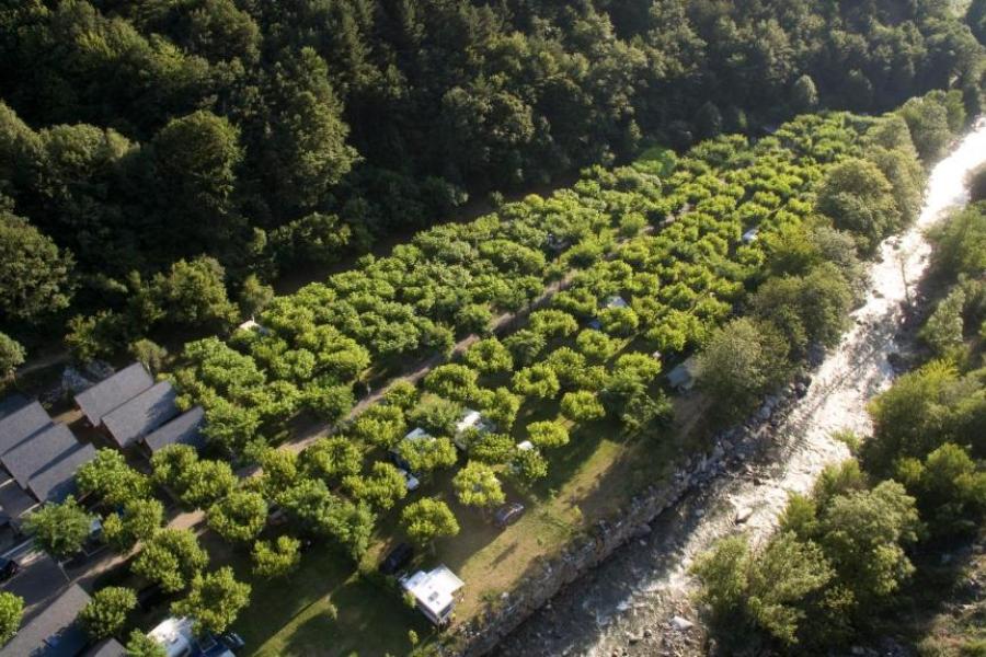  camping junto al rio en pirineos