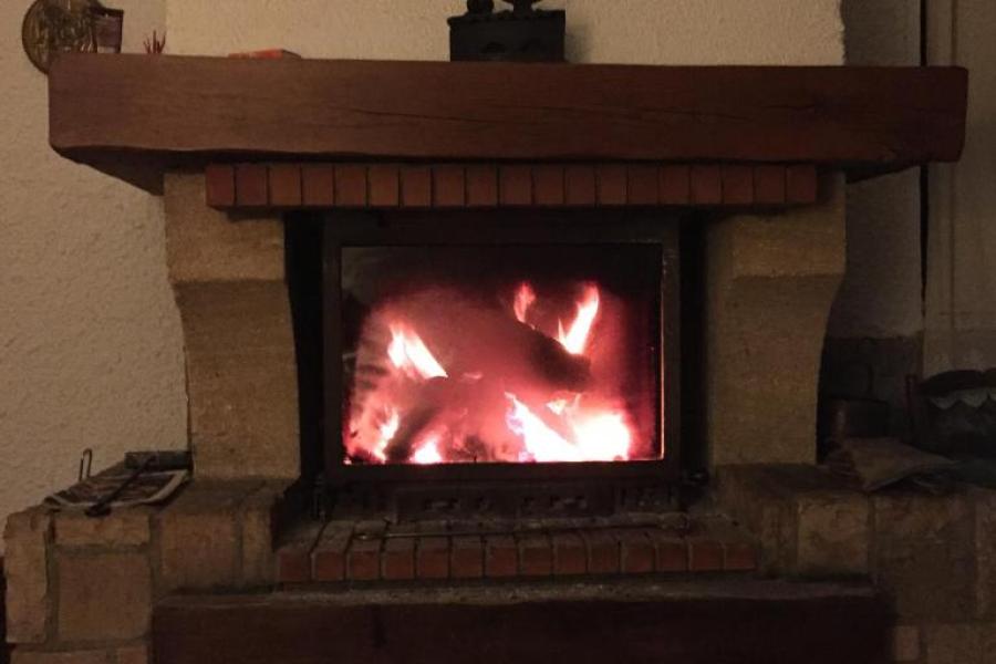 chimenea casa rural en valle de pineta 